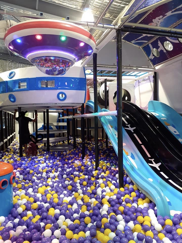 Action Indoor Centre slide and ball pool