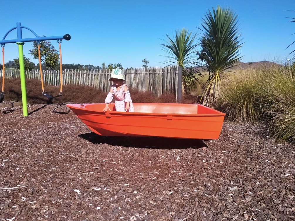 Olive estate play boat