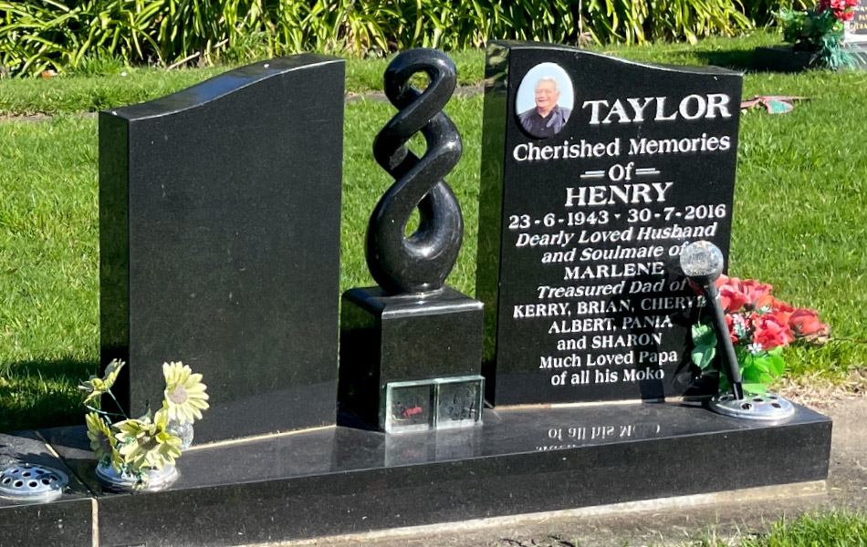 Artisan-Memorials-New-Memorials-Home-950x600