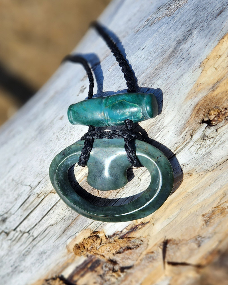Contempory pectoral pendant and reel